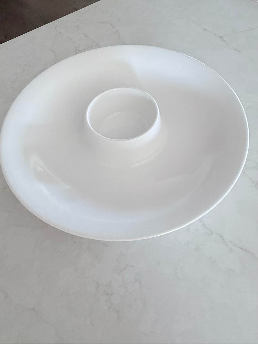 Crate&Barrel White Ceramic Round Chip and Dip Platter